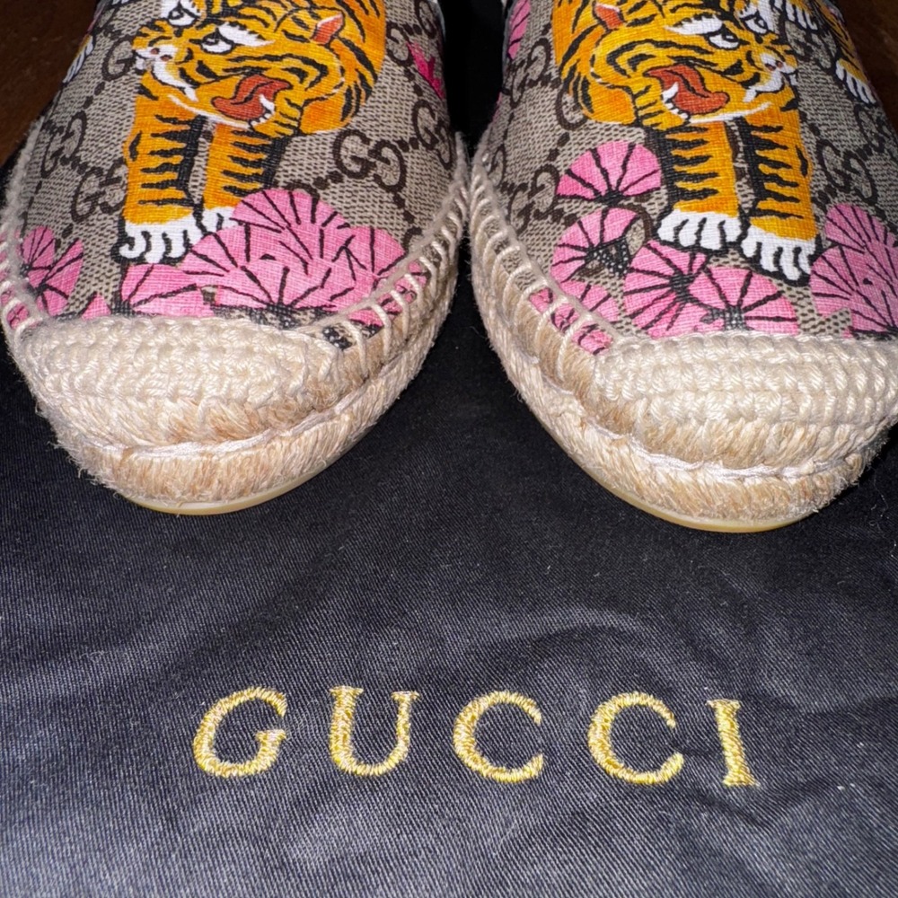 Gucci GG Supreme Size 7 EU 37  Tiger cherry blossom Printed Espadrilles No Box